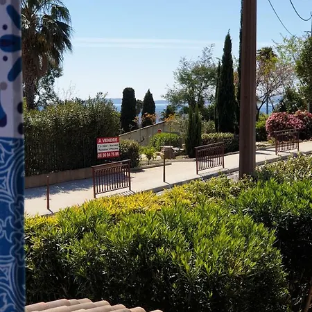 מלון De La Plage 2*