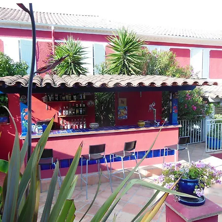 Hotel De La Plage 2*