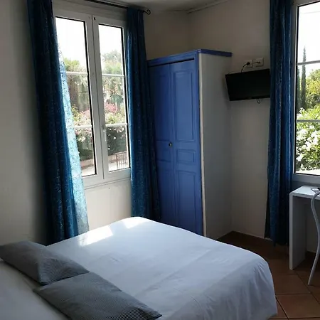 Hotel De La Plage 2*